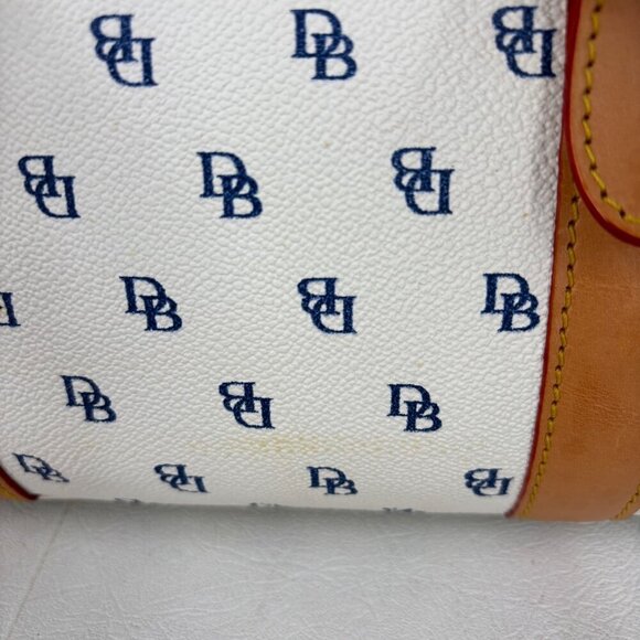 Dooney & Bourke Domed Satchel White Signature Logo Crossbody Strap Glasses Case - Picture 10 of 16